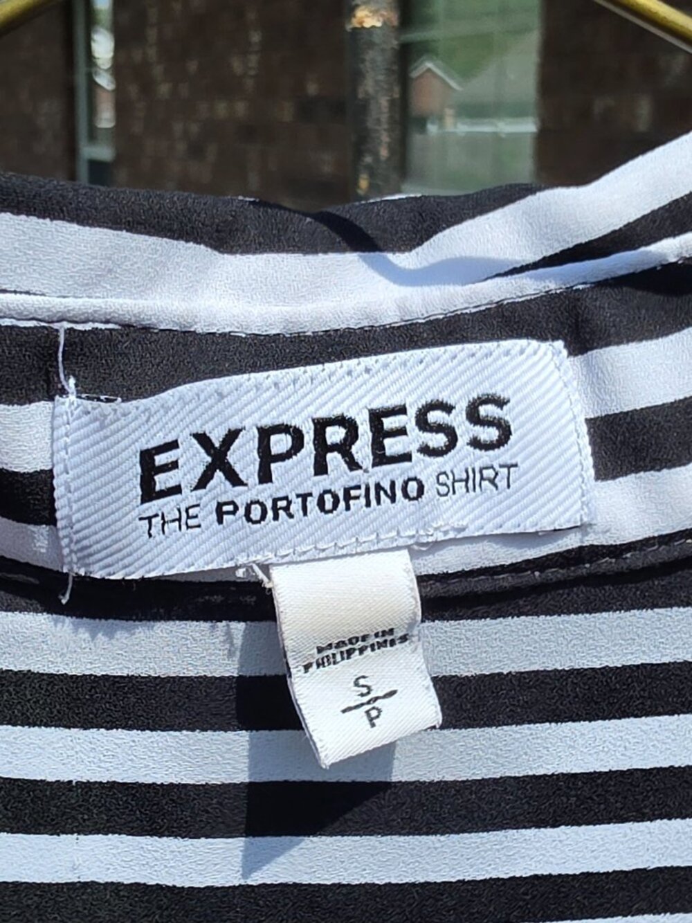 Express ladies Small blk white sleeveless v-neck button front dress blouse